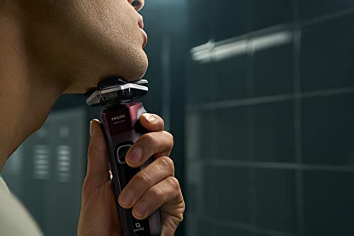 Wet & Dry Electric Shaver with Quick Clean Pod K444354