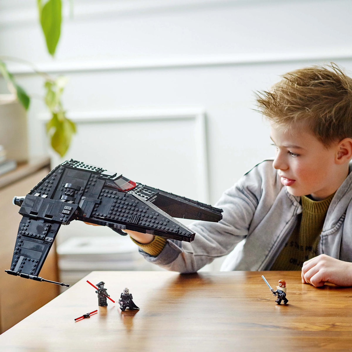 Buildable Toy Starship with Minifigure and Lightsabers Y375394
