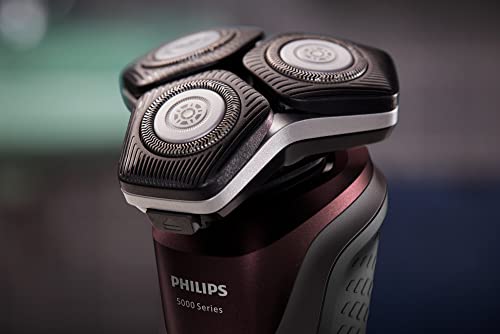 Wet & Dry Electric Shaver with Quick Clean Pod K444354
