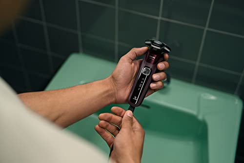 Wet & Dry Electric Shaver with Quick Clean Pod K444354