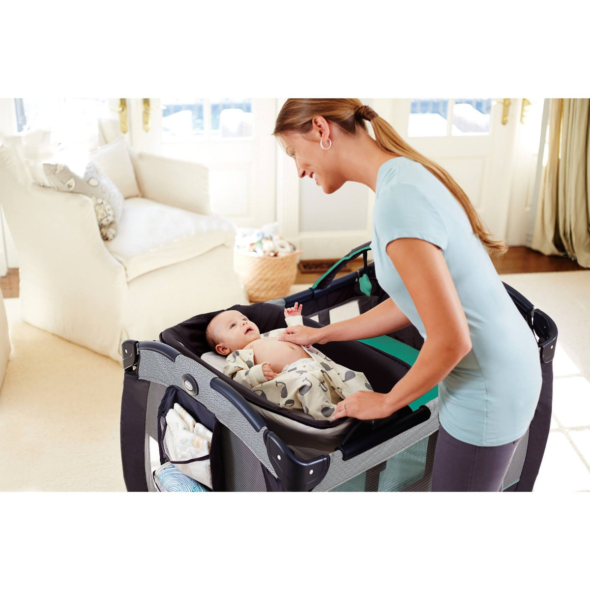 Pack & Play Reversible Napper and Changer Playard Q975084