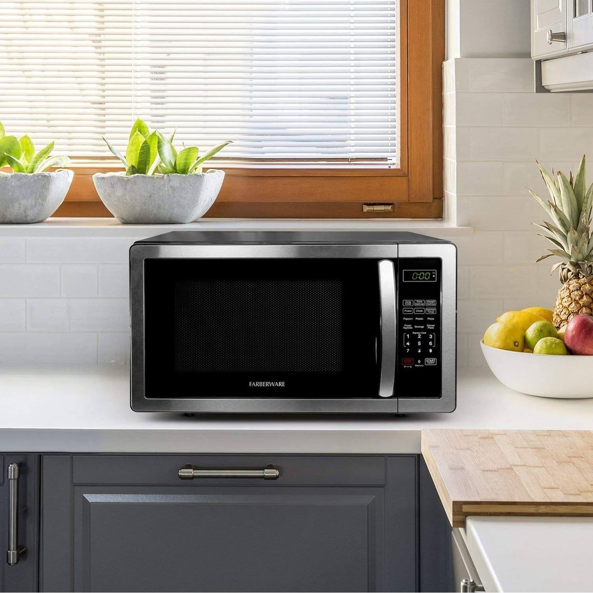 Classic Microwave Oven Q384